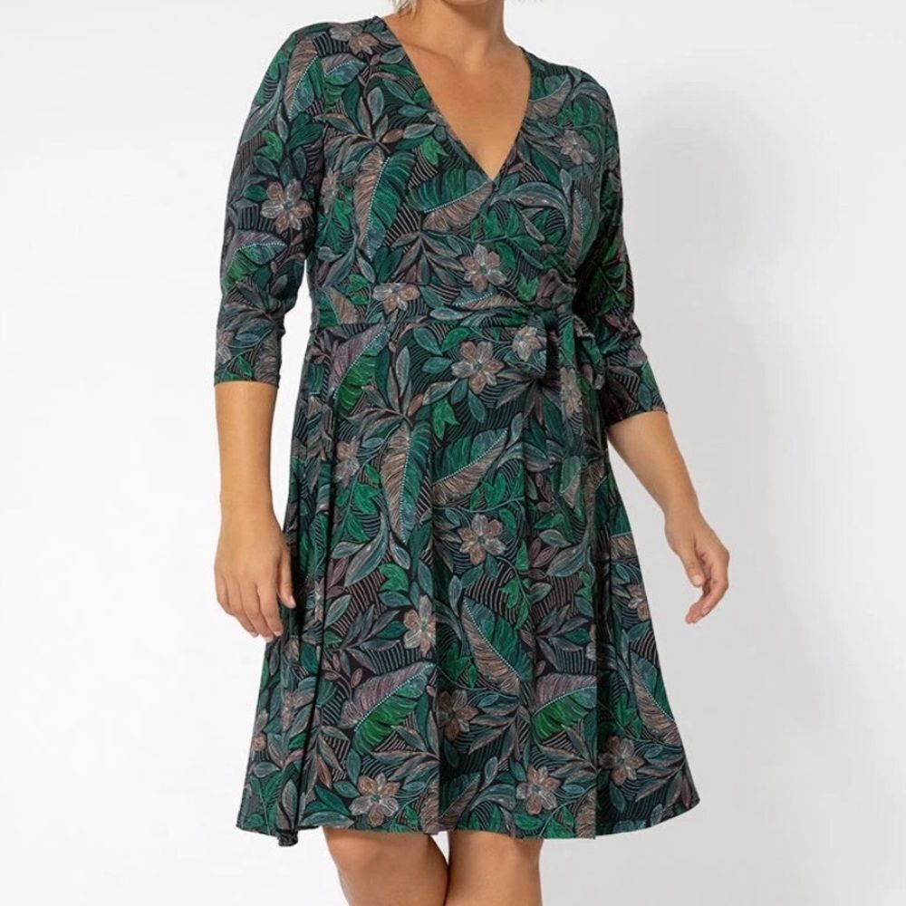 Leota Women’s Perfect Wrap Knee Length green Floral Dress New 1X